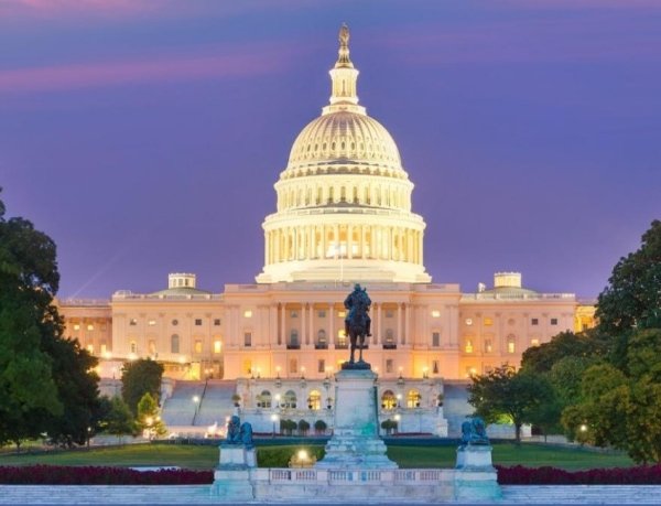 the white house at dusk